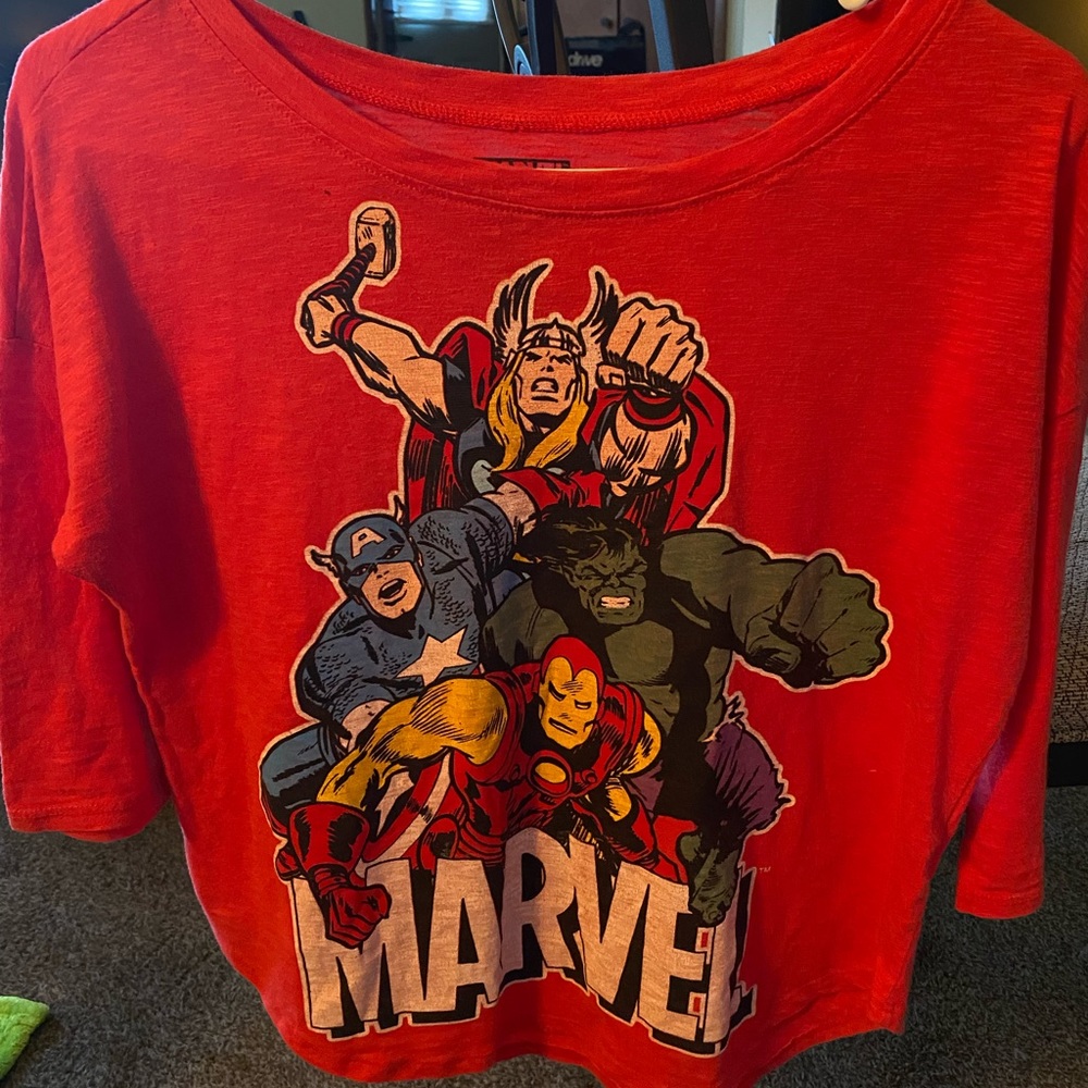 Marvel HERoes sz M 3/4 quarter sleeves.